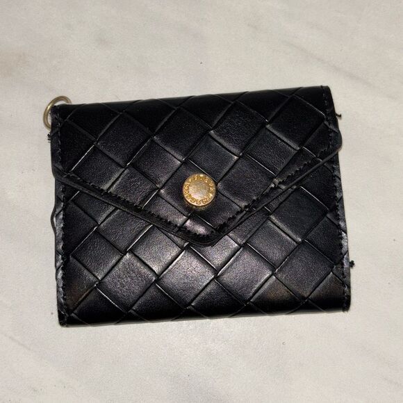 Elegant Black Steven Madden Woven Wallet - Picture 1 of 5